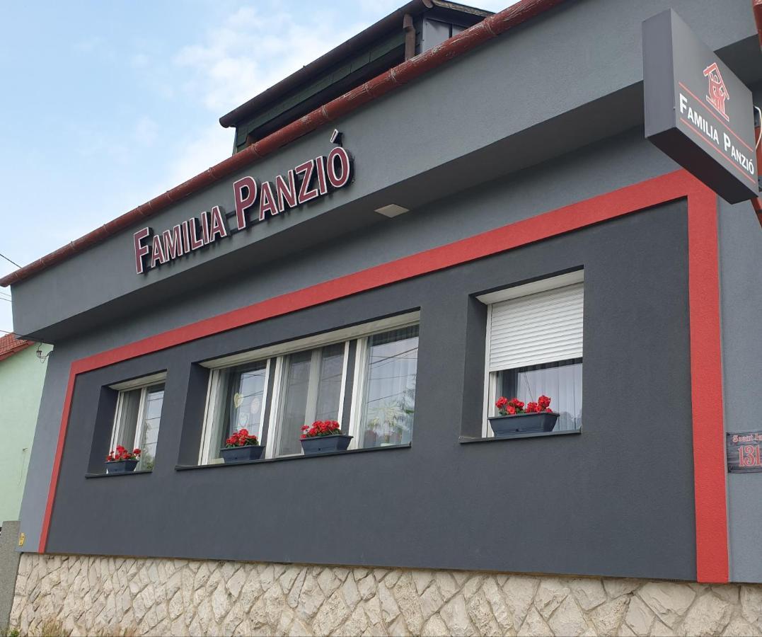 Familia Panzio & Apartmanhaz Gyor Bed & Breakfast Exterior photo